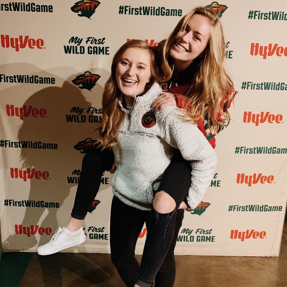 Meet your Posher, Hannah - Picture 2 of 2